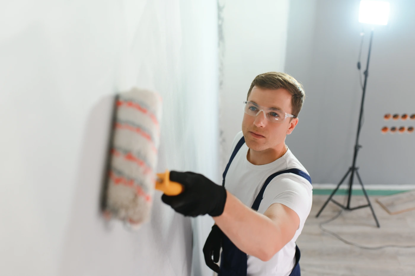 Handyman repair wall